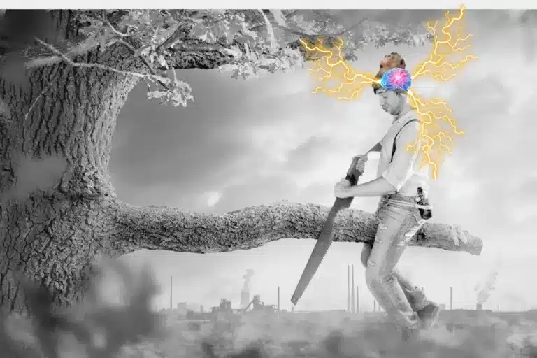 Ein Mann, der auf einem Ast sitzt, den er eigenhändig absägt. Über seinem Kopf schwebt die grafische Darstellung eines Gehirns, aus dem ein Affengesicht herausschaut. Das Bild ist eine Alliteration für Monkey Minds